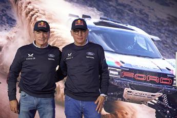 Carlos Sainz y Lucas Cruz en la presentación en Madrid del Raptor T1+ Dakar